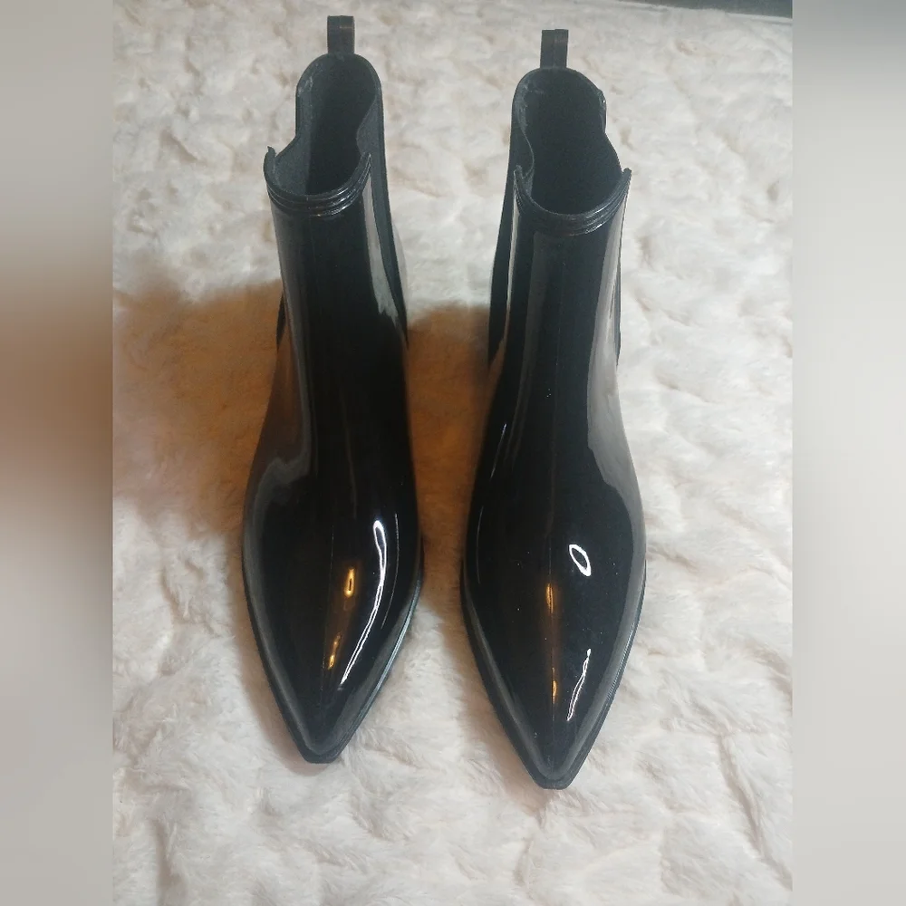 Jeffrey Campbell Stormy Chelsea Glossy Patent Leather Ankle Bootie Size 7